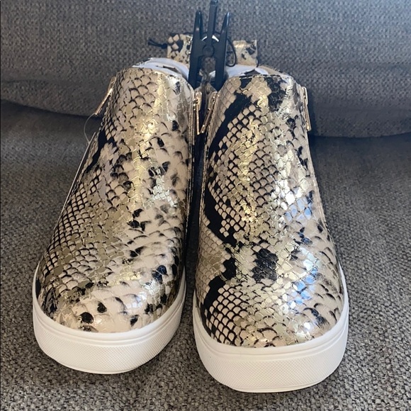 NWT Memory Foam wedge sneakers 👟 🐍 - Picture 2 of 5